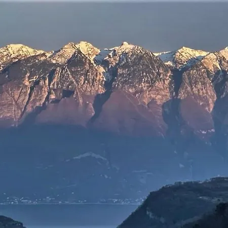 Schoene Mit Herrlichem Blick Zum Gardasee דירה