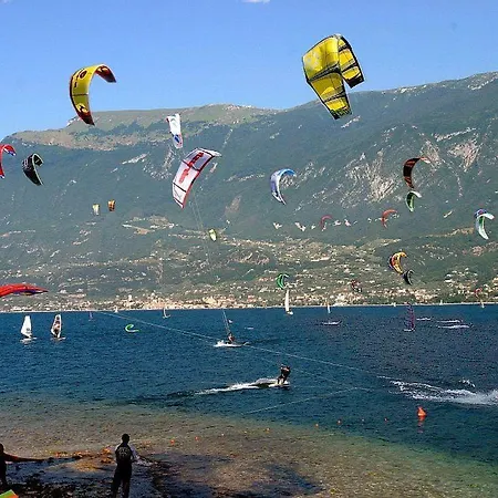 Schoene Mit Herrlichem Blick Zum Gardasee דירה *