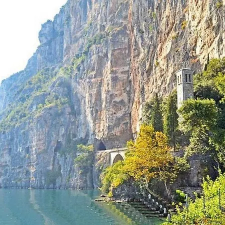 דירה Schoene Mit Herrlichem Blick Zum Gardasee טיניאלה