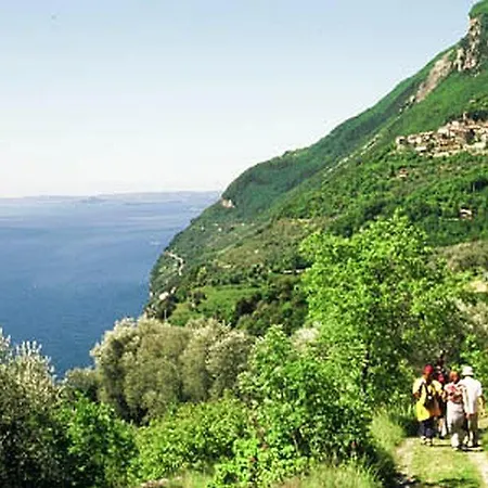 Schoene Mit Herrlichem Blick Zum Gardasee דירה