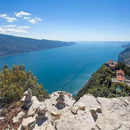 Schoene Mit Herrlichem Blick Zum Gardasee דירה טיניאלה