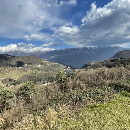 Schoene Mit Herrlichem Blick Zum Gardasee דירה