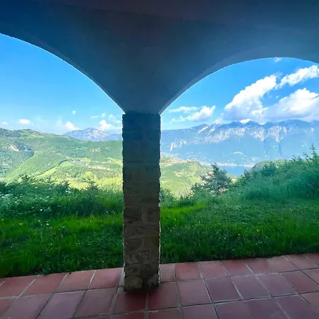 Schoene Mit Herrlichem Blick Zum Gardasee דירה