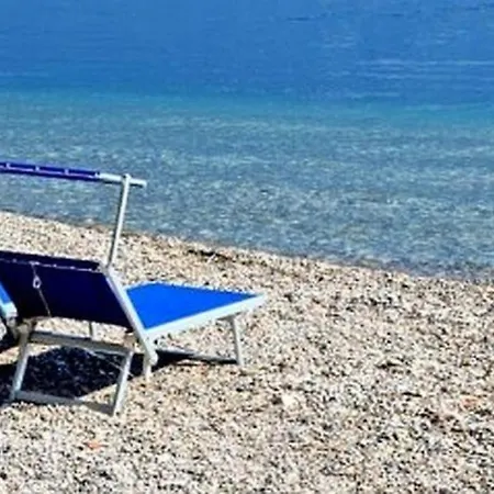 Schoene Mit Herrlichem Blick Zum Gardasee *